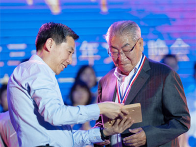 海為公司建廠30周年慶典活動盛大召開，董事長榮獲“終身成就獎”殊榮